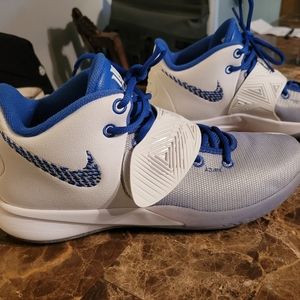 Mens Kyrie Flytrap 3